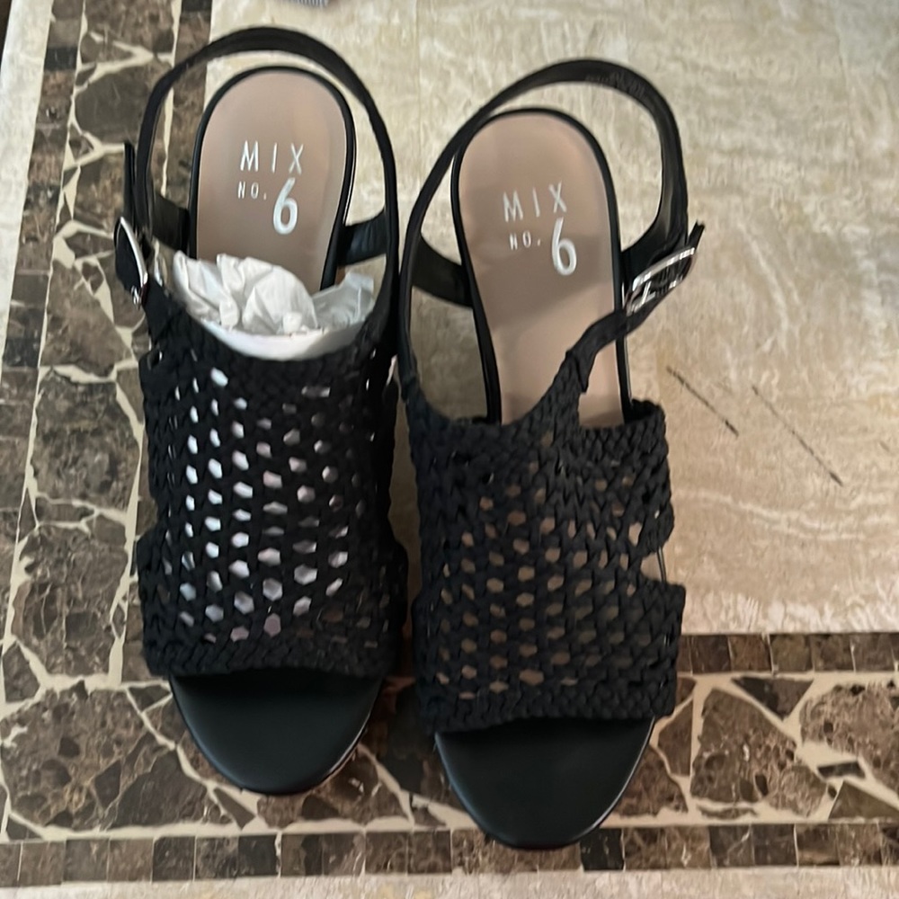Womans wedges black